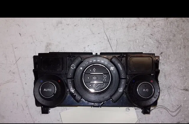 Commande de chauffage Peugeot 308 I (4A_, 4C_) 2.0 hdi (2007-2014) 3 portes occasion — photo 4