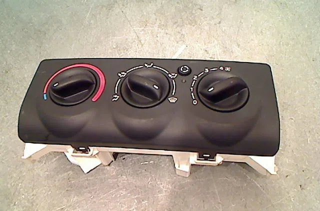 Commande de chauffage Renault CLIO II (BB_, CB_) 1.2 16v (bb05, bb0w, bb11, bb27, bb2t, bb2u, bb2v, cb05,... (2001-2016) 3 porte occasion — photo 3