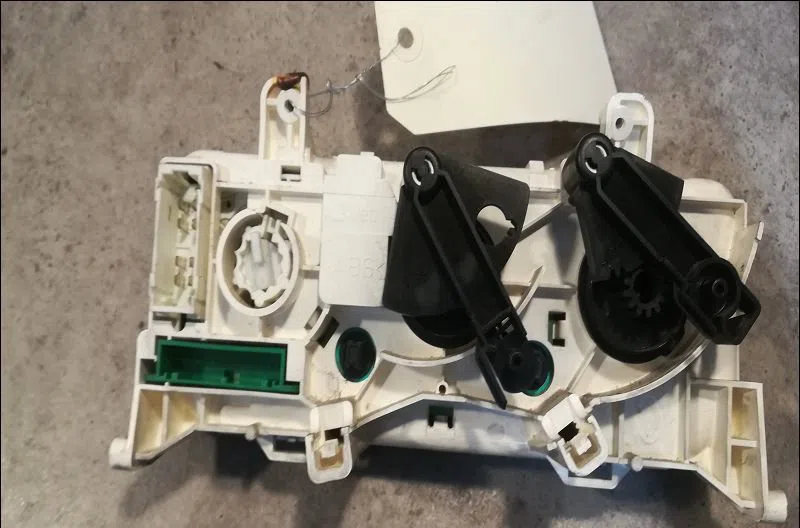 Commande de chauffage Renault CLIO II (BB_, CB_) 1.2 16v (bb05, bb0w, bb11, bb27, bb2t, bb2u, bb2v, cb05,... (2001-2016) 3 portes occasion — photo 2