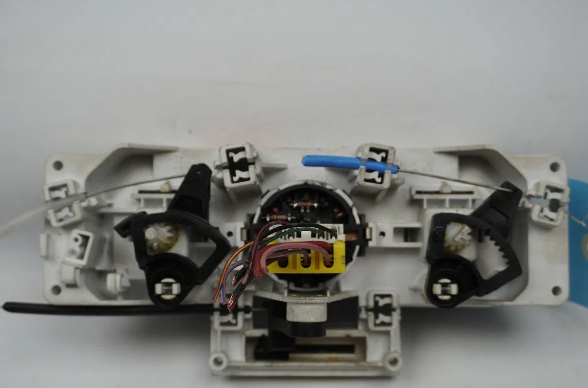 Commande de chauffage Suzuki IGNIS I (FH) 1.3 4wd (rg413) (2000-2003) occasion — photo 2