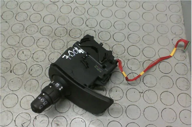 Commande eclairage Renault CLIO III (BR0-1, CR0-1) 1.2 16v hi-flex (br1u, cr1u) (2008-2014) occasion — photo 4