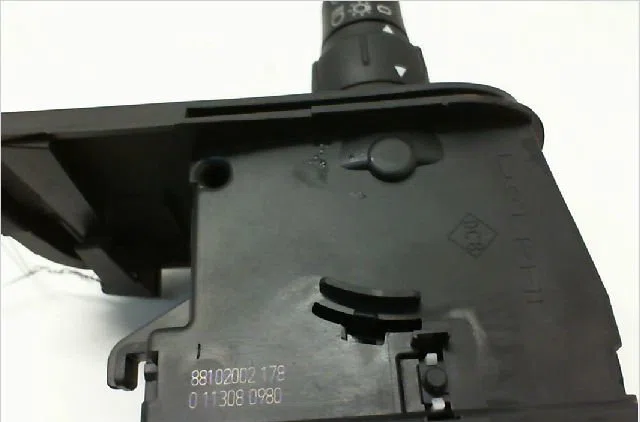 Commande eclairage RENAULT CLIO III Phase 1 09-2005--03-2009 1.2i 16v 75ch occasion — photo 2
