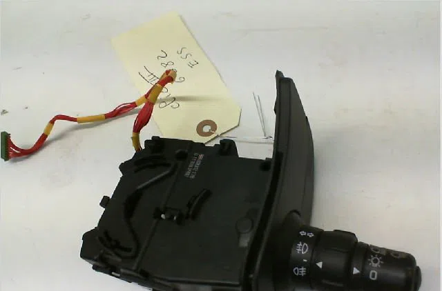 Commande eclairage RENAULT CLIO III Phase 1 09-2005--03-2009 1.2i 16v 75ch occasion — photo 3