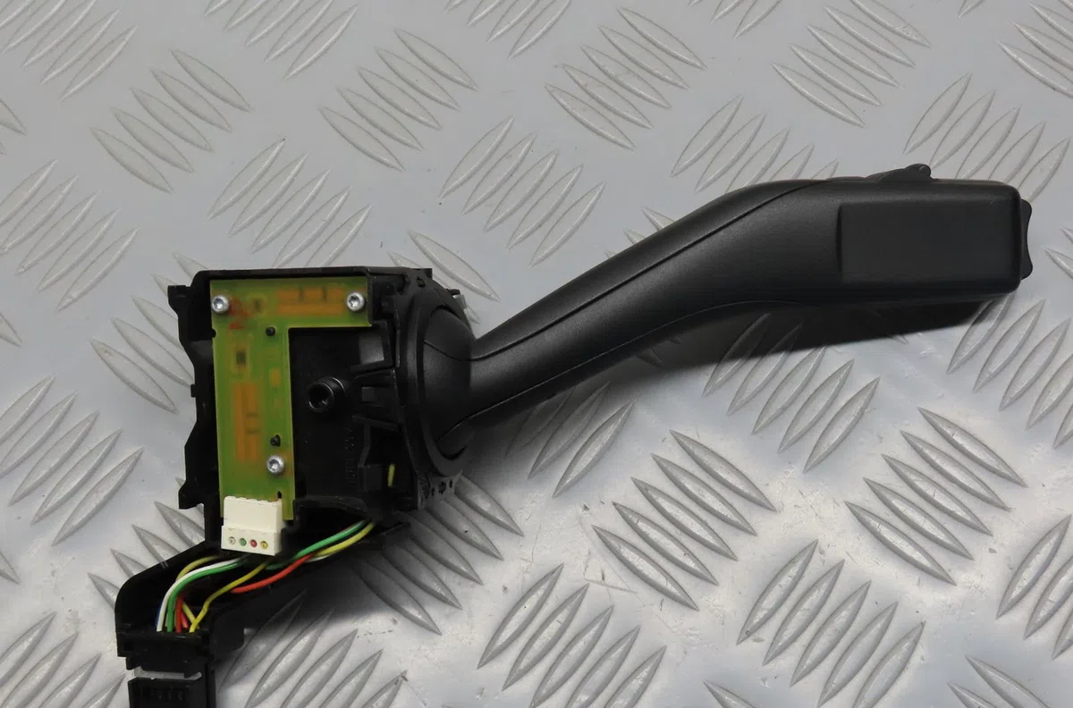 Commande eclairage Volkswagen GOLF V (1K1) 2.0 tdi 16v (2003-2008) occasion — photo 2