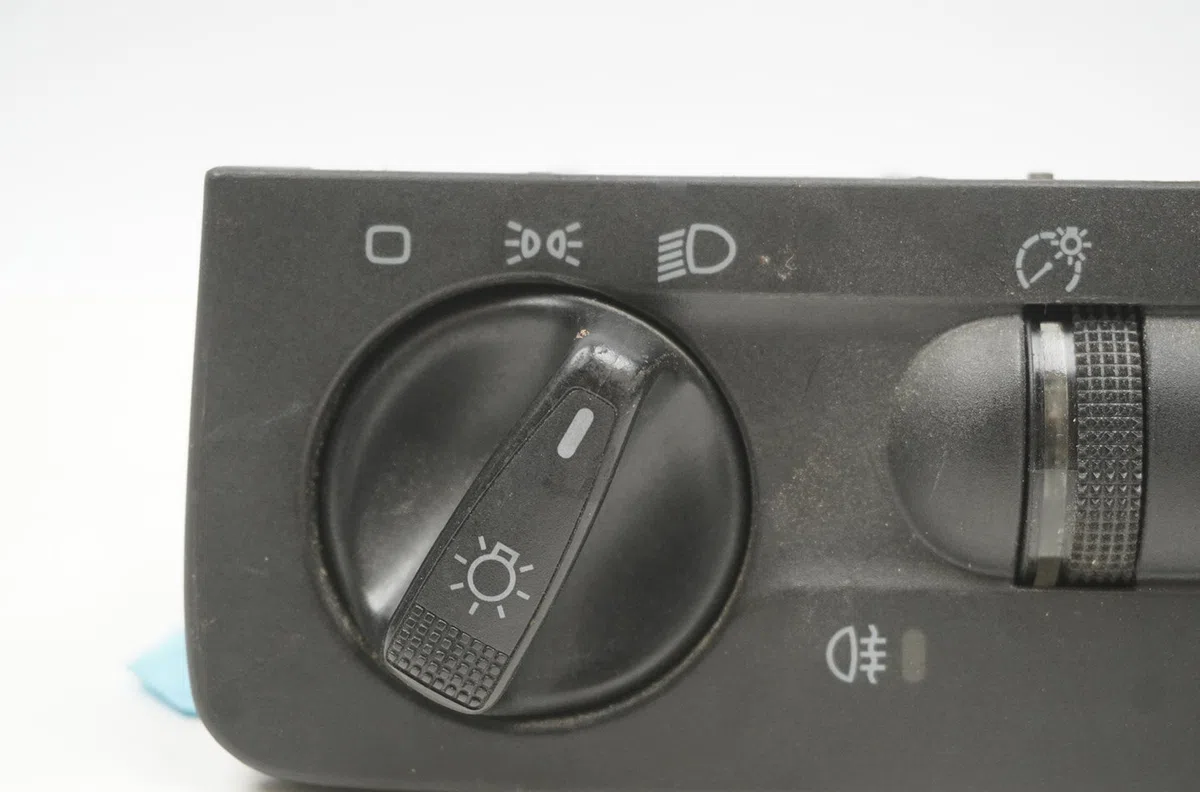 Commande eclairage Volkswagen PASSAT B3-B4 Variant (3A5, 35I) 1.9 tdi (1993-1997) occasion — photo 3