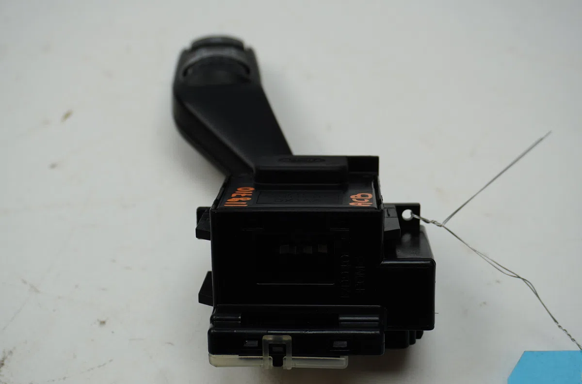 Commande essuie glace Ford KUGA I 2.0 tdci (2008-2012) 5 portes occasion — photo 2