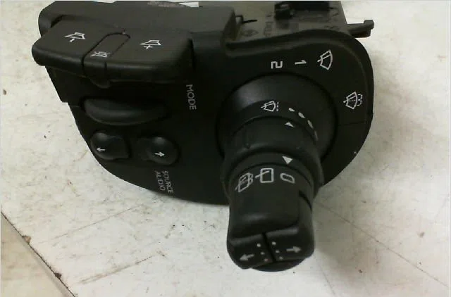 Commande essuie glace RENAULT CLIO III Phase 2 03-2009--12-2014 1.5 DCI 85ch occasion — photo 2