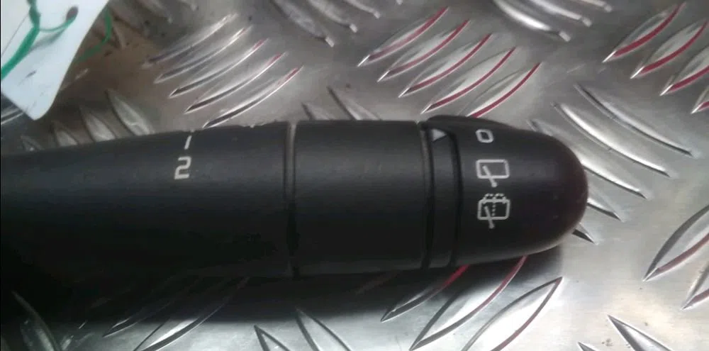 Commande essuie glace Renault MEGANE I (BA0-1_) 1.4 e (ba0e, ba0v) (1996-2003) occasion — photo 2
