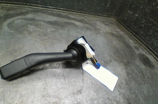 Commande essuie glace Seat TOLEDO III (5P2) 1.9 tdi (2004-2009) occasion — photo 2