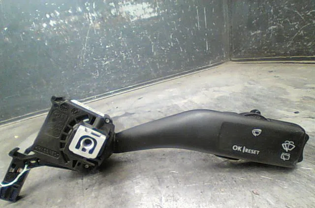 Commande essuie glace Seat TOLEDO III (5P2) 2.0 tdi 16v (2004-2009) occasion — photo 4