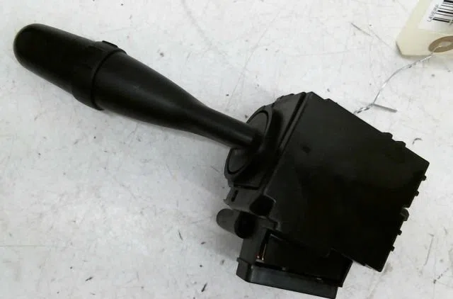 Commande essuie glace Suzuki SWIFT III (MZ, EZ) 1.3 ddis (rs 413d) (2005) occasion — photo 3