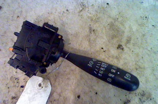 Commande essuie glace TOYOTA YARIS II 2004 occasion — photo 2