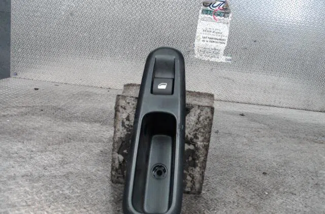 Commande leve-glace porte arrière droite Citroen C3 III (SX) 1.5 bluehdi 100 (sxyhyp, sxyhtu) (2018) occasion — photo 2