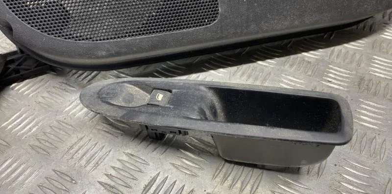 Commande leve-glace porte arrière droite CITROEN C4 2 PHASE 1 occasion — photo 2