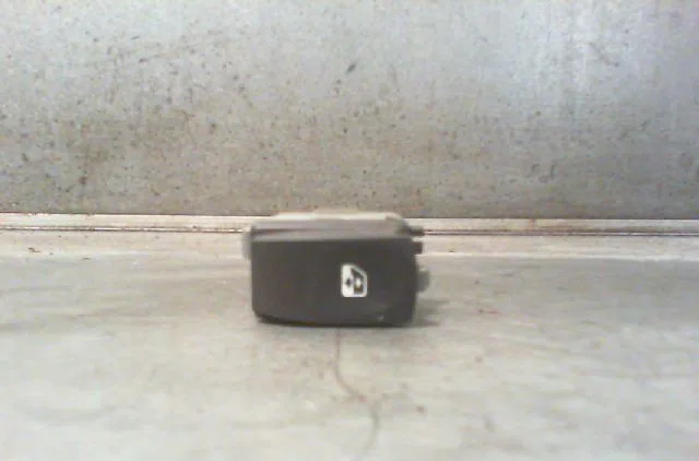 Commande leve-glace porte arrière droite RENAULT CLIO III Phase 1 09-2005--03-2009 occasion — photo 3