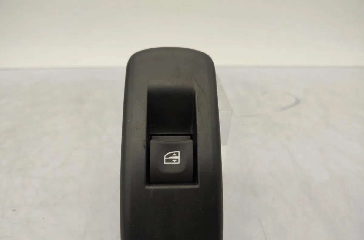 Commande leve-glace porte arrière droite RENAULT LATITUDE occasion — photo 4
