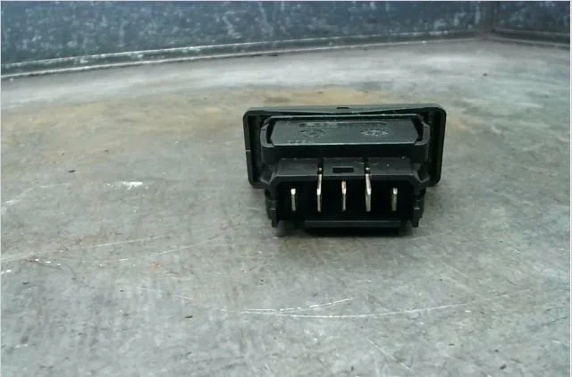 Commande leve-glace porte arrière gauche Citroën XM (Y4) 2.5 td (1994-2000) occasion — photo 2