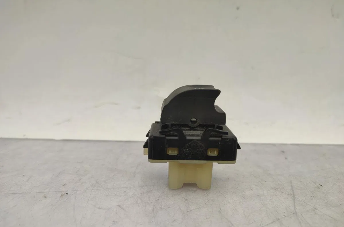 Commande leve-glace porte arrière gauche DACIA DUSTER 1 PHASE 2 occasion