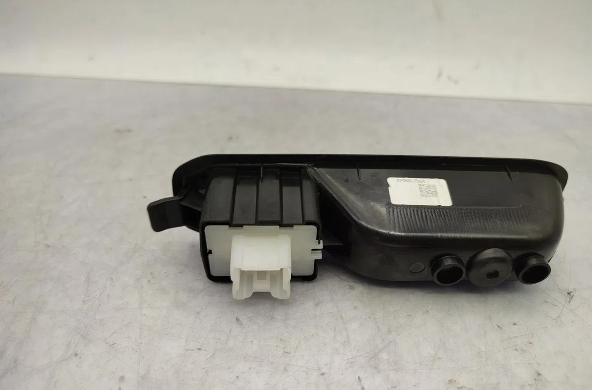 Commande leve-glace porte arrière gauche DACIA DUSTER 2 PHASE 2 occasion — photo 3