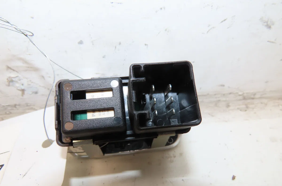 Commande leve-glace porte arrière gauche DODGE 1500 RAM occasion — photo 2