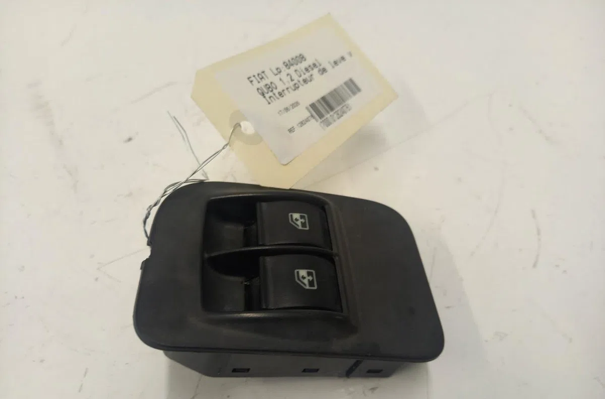 Commande leve-glace porte arrière gauche FIAT QUBO occasion — photo 2