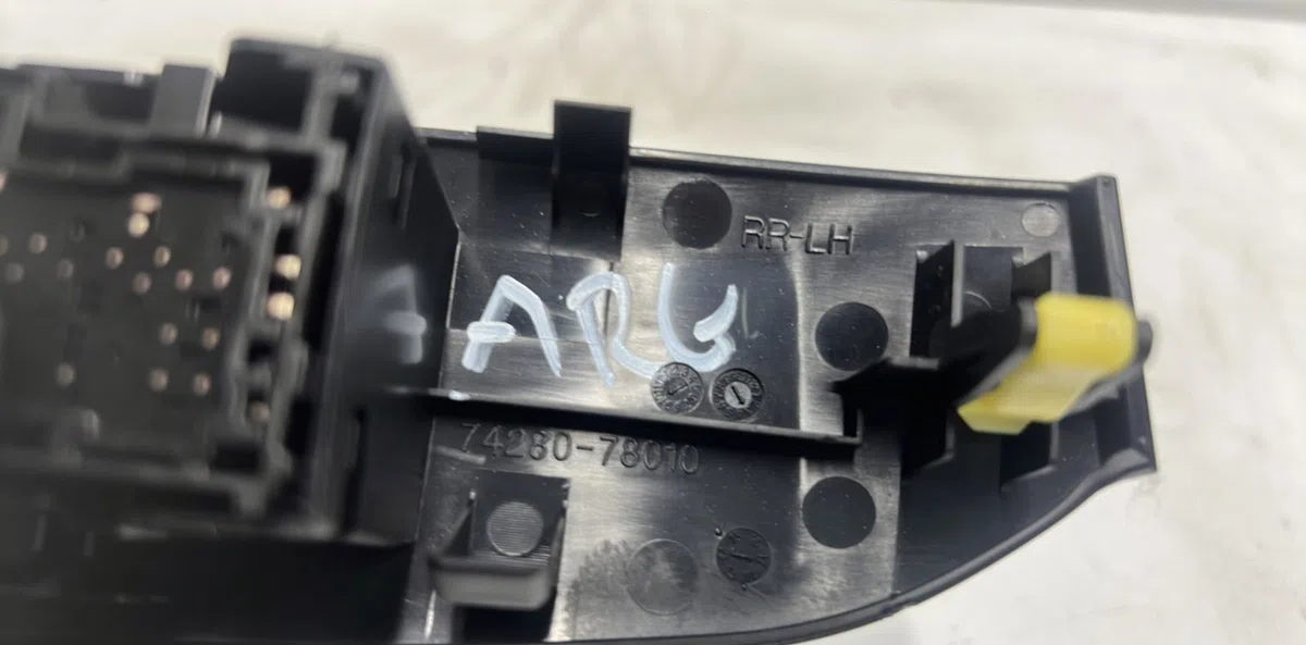 Commande leve-glace porte arrière gauche LEXUS NX 1 PHASE 1 occasion — photo 4