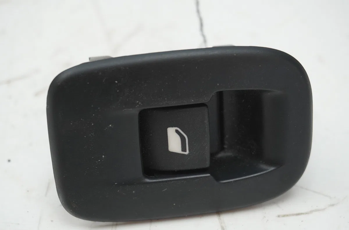 Commande leve-glace porte arrière gauche Peugeot 2008 I (CU_) 1.2 puretech 82 (2018-2019) occasion — photo 4
