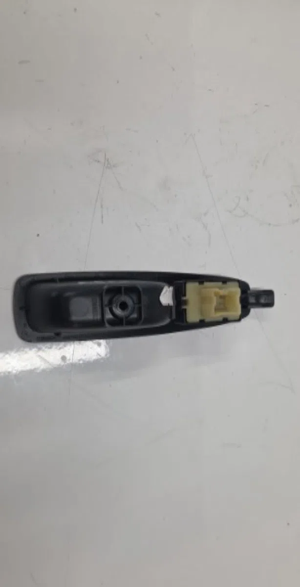 Commande leve-glace porte arrière gauche RENAULT CLIO 4 PHASE 1 occasion — photo 3