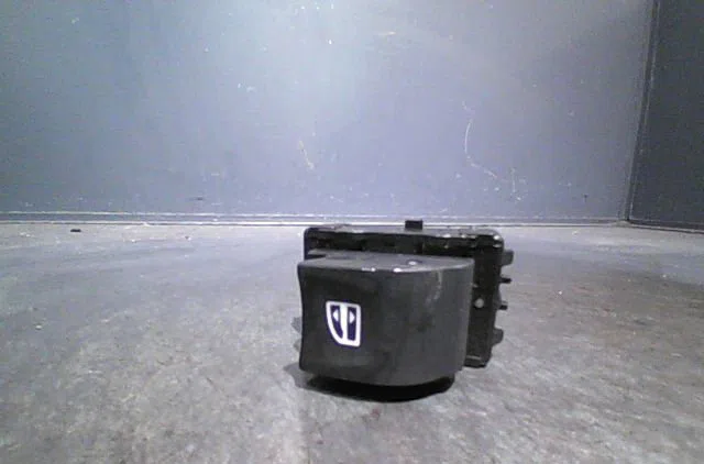 Commande leve-glace porte arrière gauche Renault MEGANE III Grandtour (KZ0-1) 1.5 dci (kz09, kz0d, kz1g, kz29, kz14, kz1w, kz10, occasion — photo 3