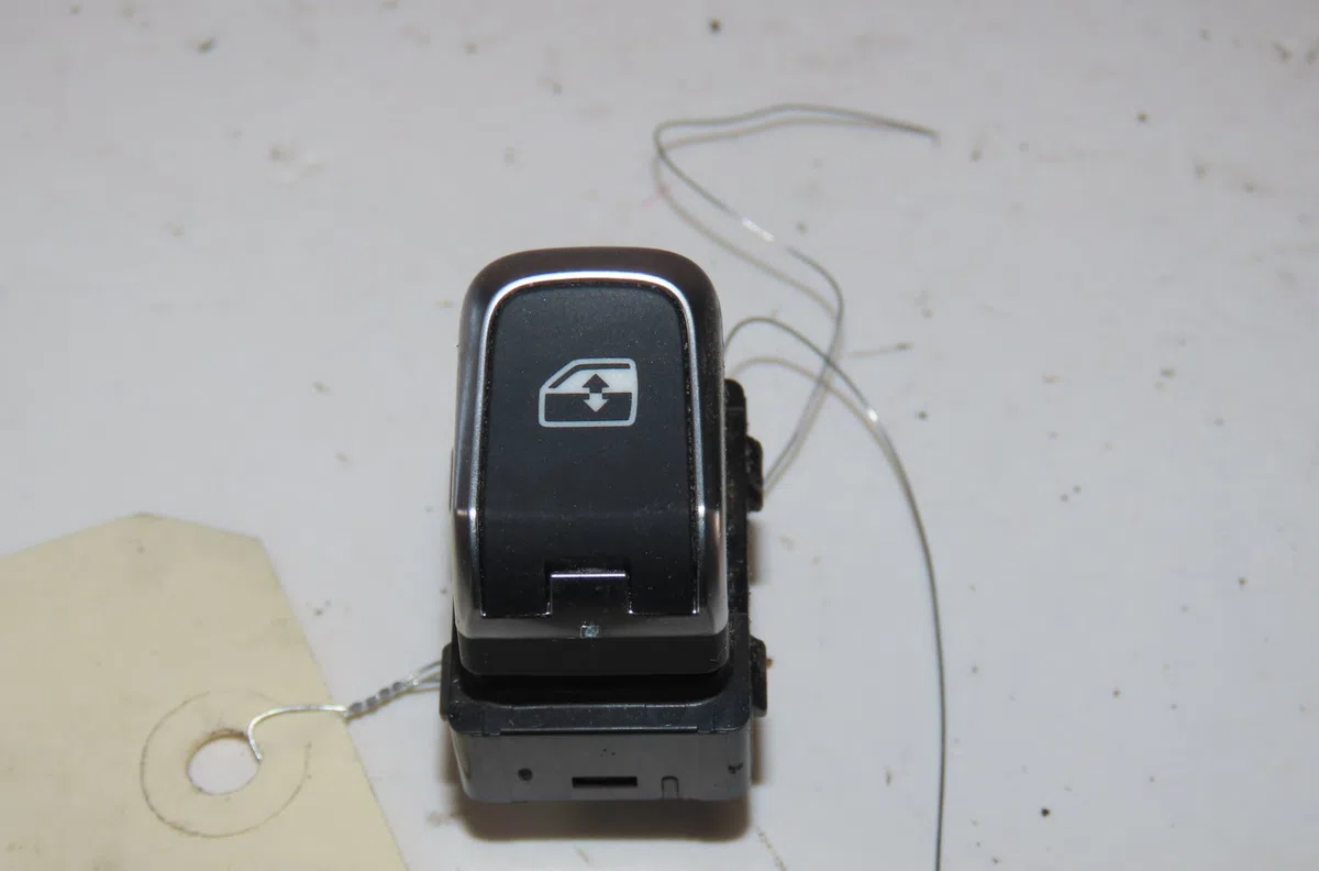Commande lève-glace porte avant droite Audi A3 Sportback (8VA, 8VF) 2.0 tdi (2012-2020) 5 portes occasion — photo 4