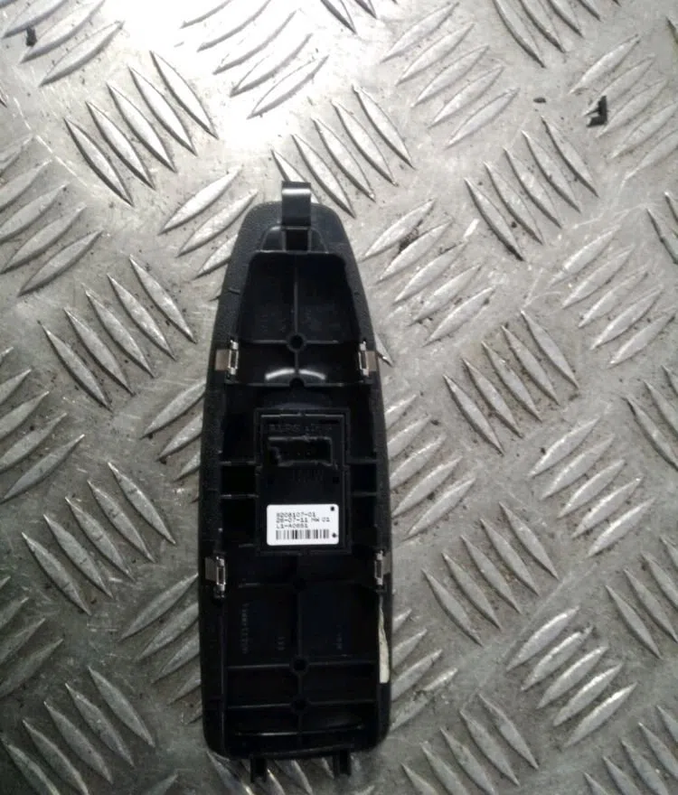 Commande lève-glace porte avant droite BMW 116D 2012 occasion — photo 2