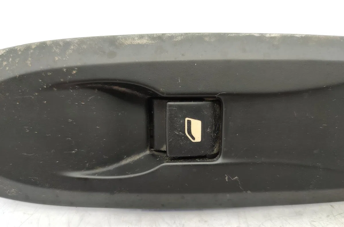 Commande lève-glace porte avant droite CITROEN C4 2 PHASE 1 occasion — photo 2