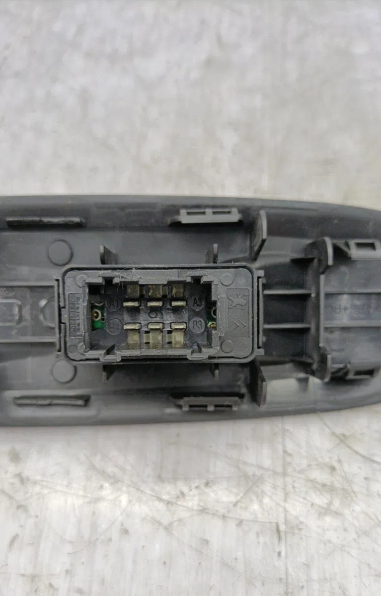 Commande lève-glace porte avant droite CITROEN DS3 PHASE 1 occasion