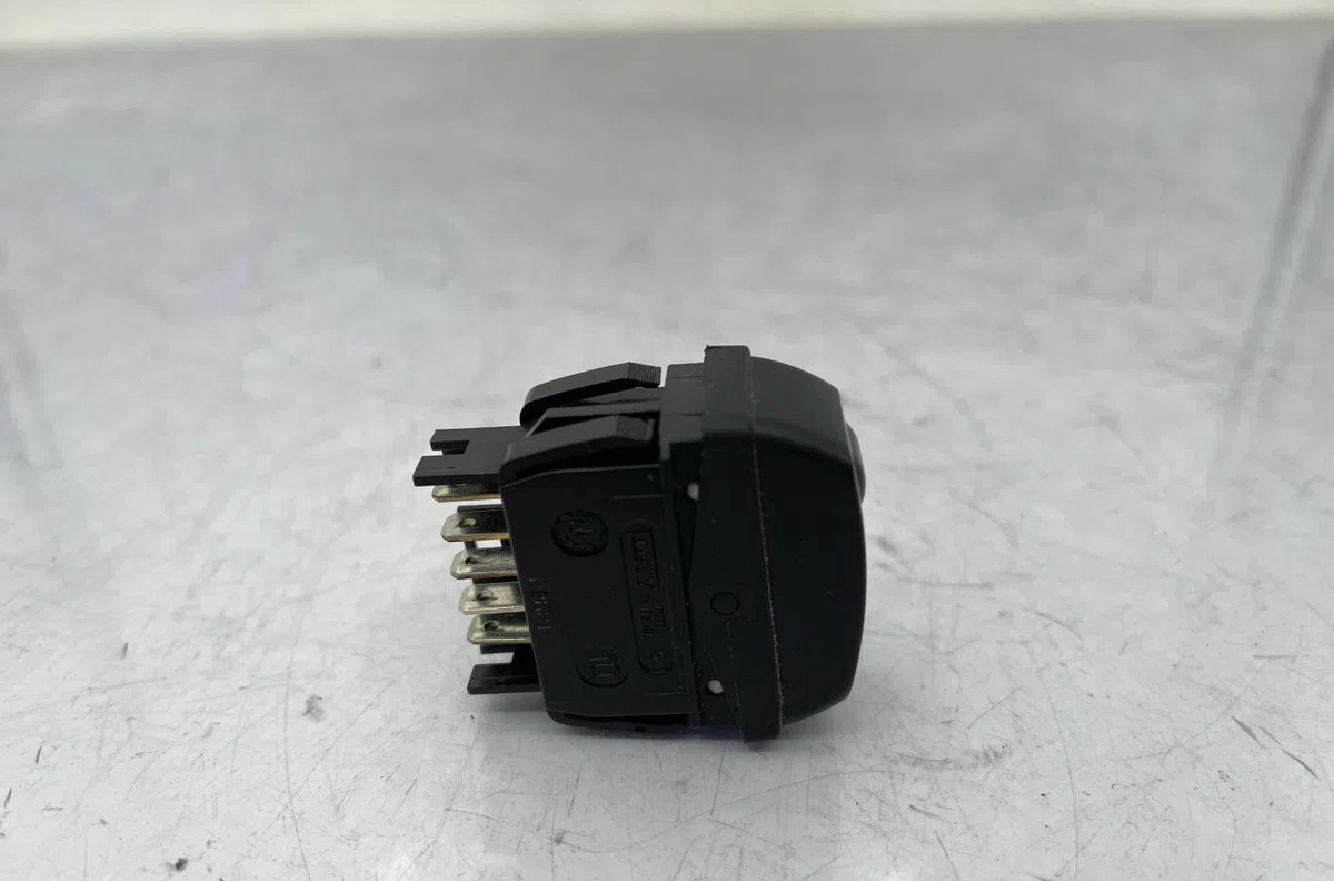 Commande lève-glace porte avant droite CITROEN XSARA PICASSO PHASE 1 occasion — photo 2