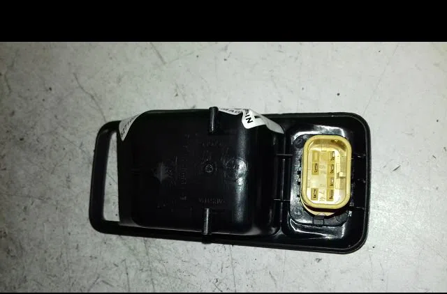 Commande lève-glace porte avant droite Ford FOCUS II (DA_, HCP, DP) 1.6 tdci (2004-2012) occasion — photo 3
