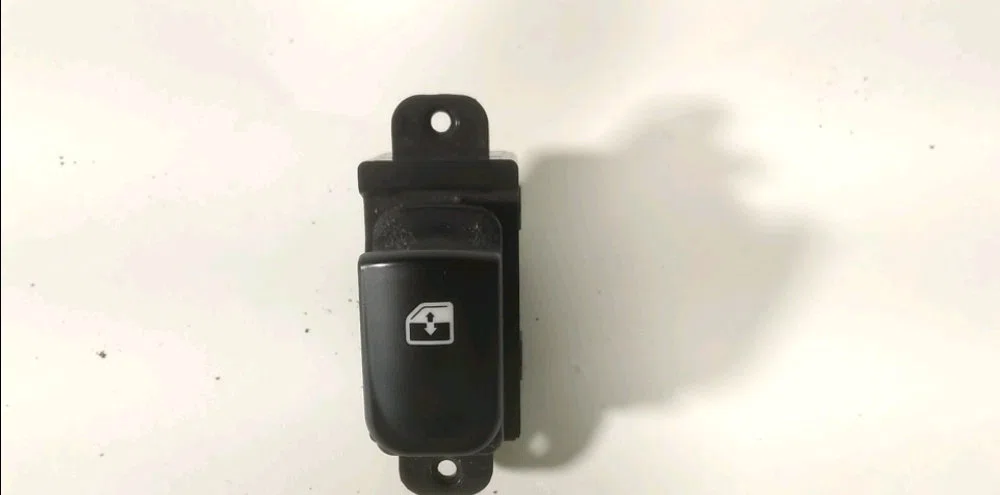 Commande lève-glace porte avant droite Hyundai I20 I (PB, PBT) 1.2 (2008-2012) occasion — photo 2