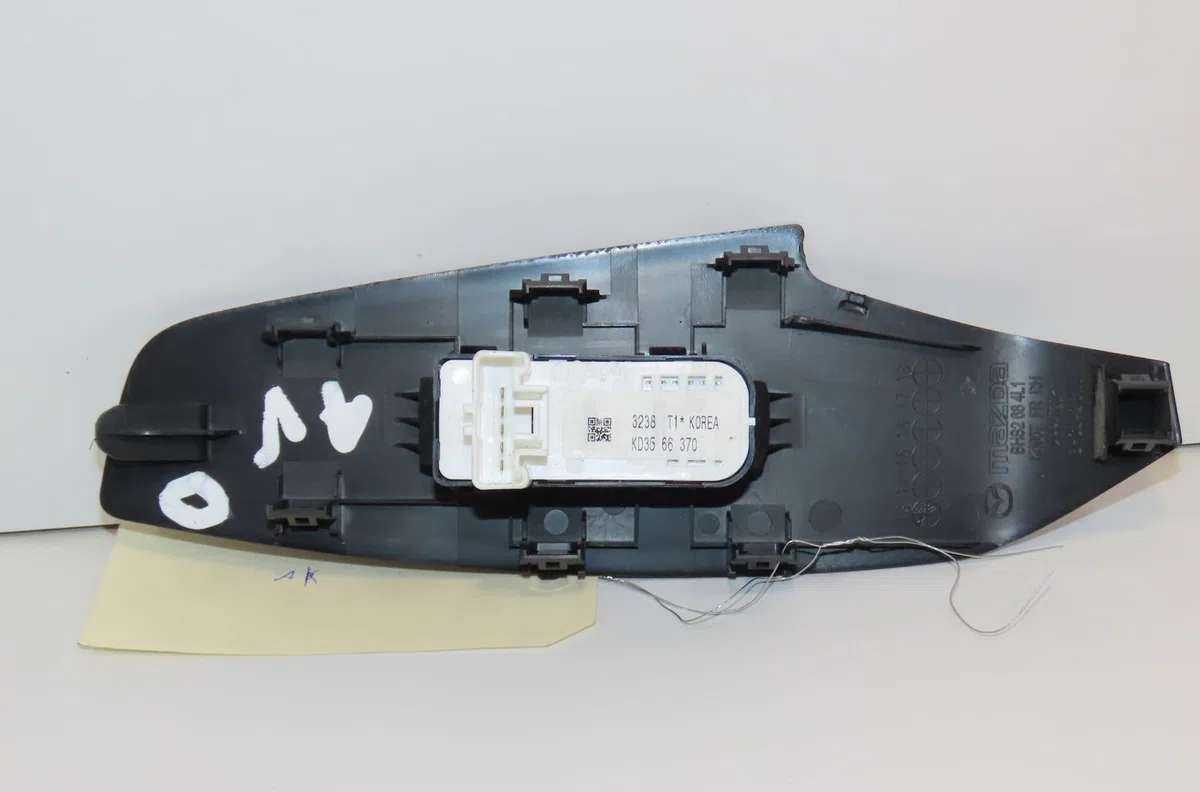 Commande lève-glace porte avant droite Mazda 3 (BM, BN) 2.0 (2013-2019) occasion — photo 2