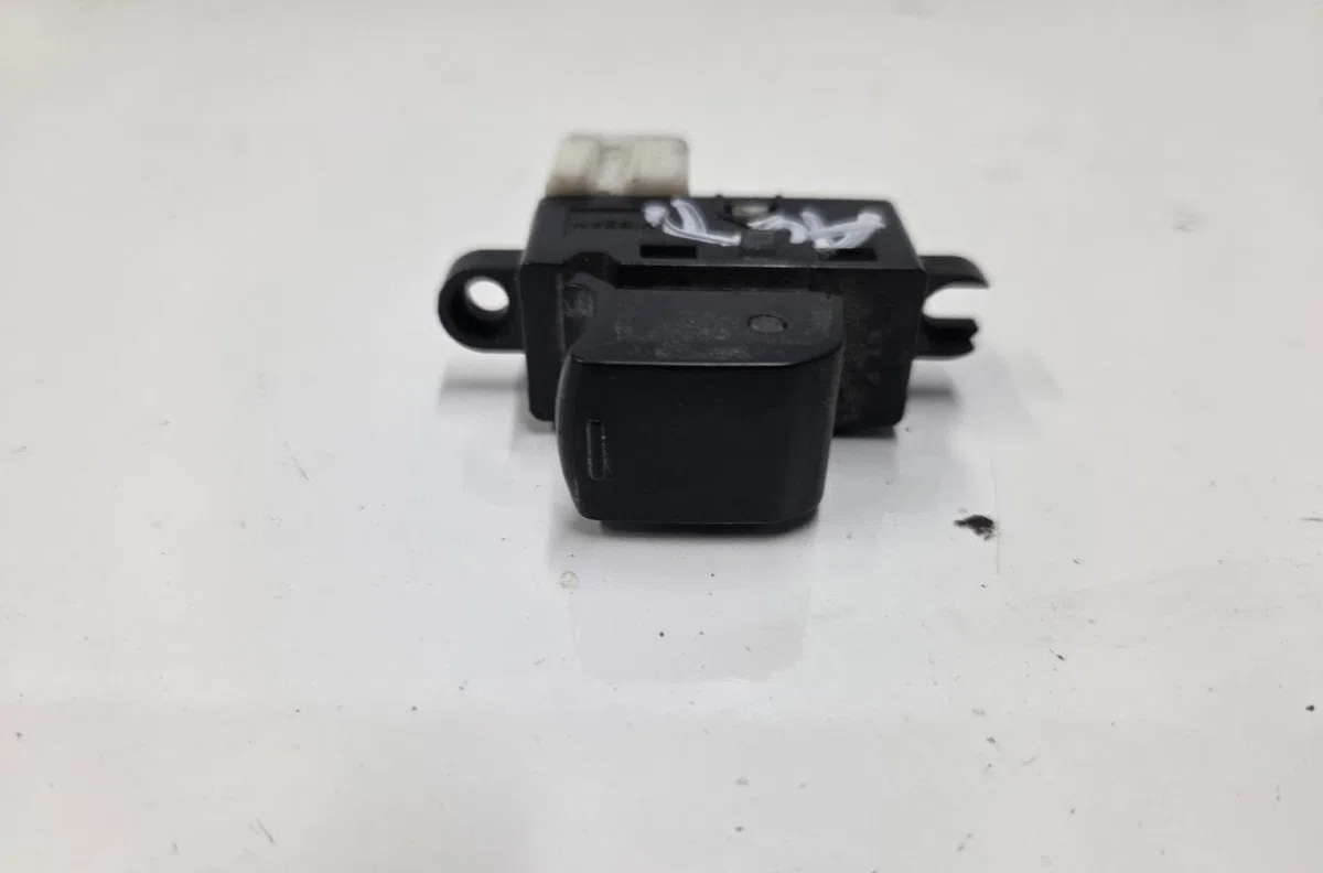 Commande lève-glace porte avant droite NISSAN NV200 occasion — photo 2