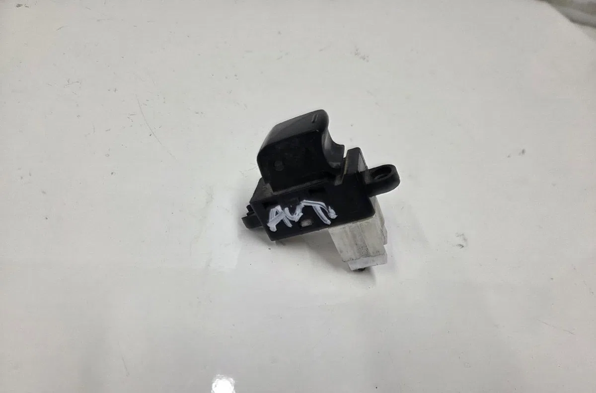 Commande lève-glace porte avant droite NISSAN NV200 occasion — photo 3