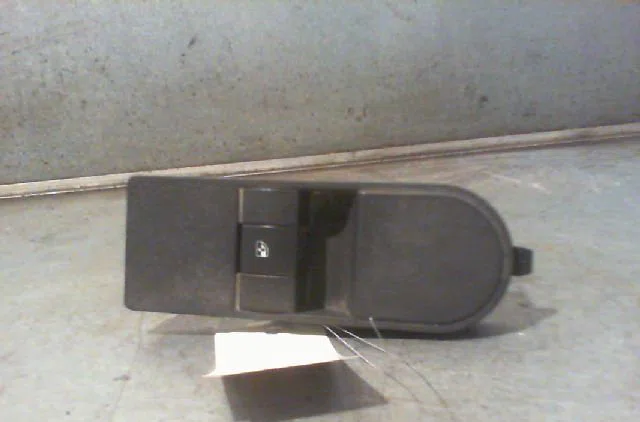 Commande lève-glace porte avant droite OPEL ZAFIRA 2006 occasion — photo 3