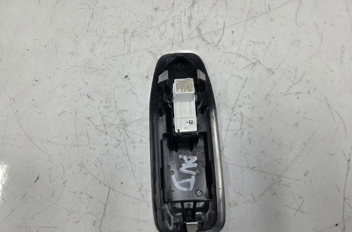 Commande lève-glace porte avant droite PEUGEOT 2008 1 PHASE 2 occasion
