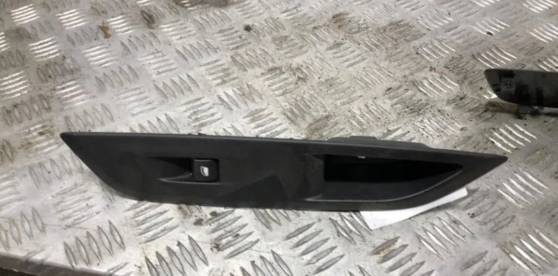 Commande lève-glace porte avant droite PEUGEOT 208 2 occasion — photo 3