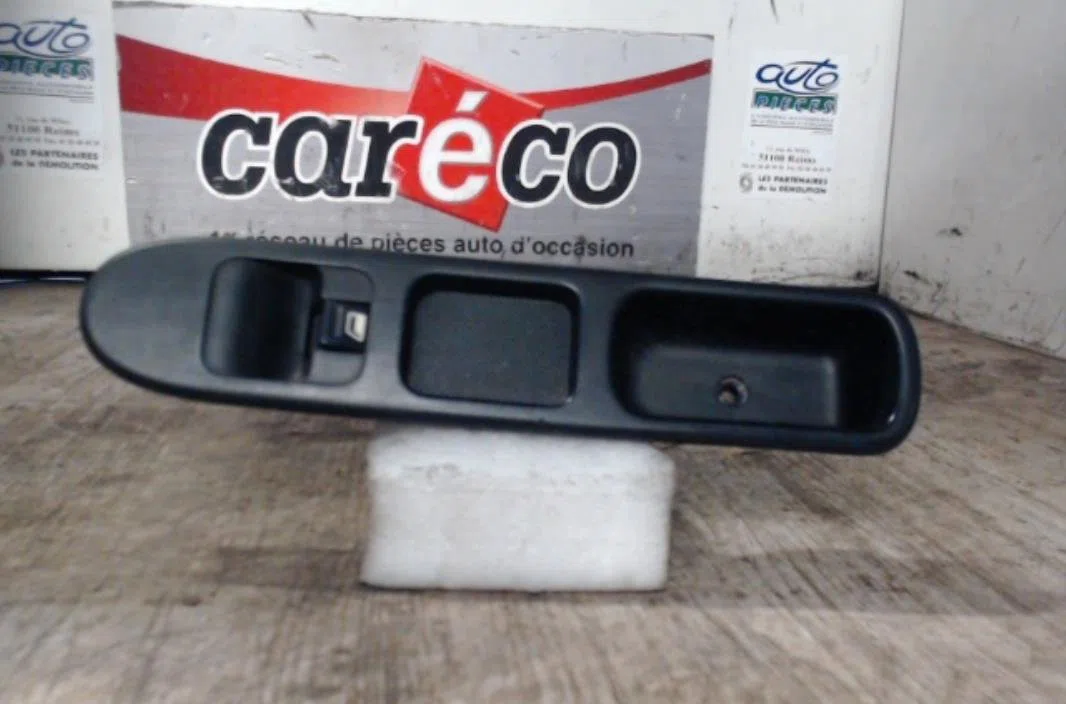 Commande lève-glace porte avant droite PEUGEOT 307  307 PHASE 1 occasion — photo 2