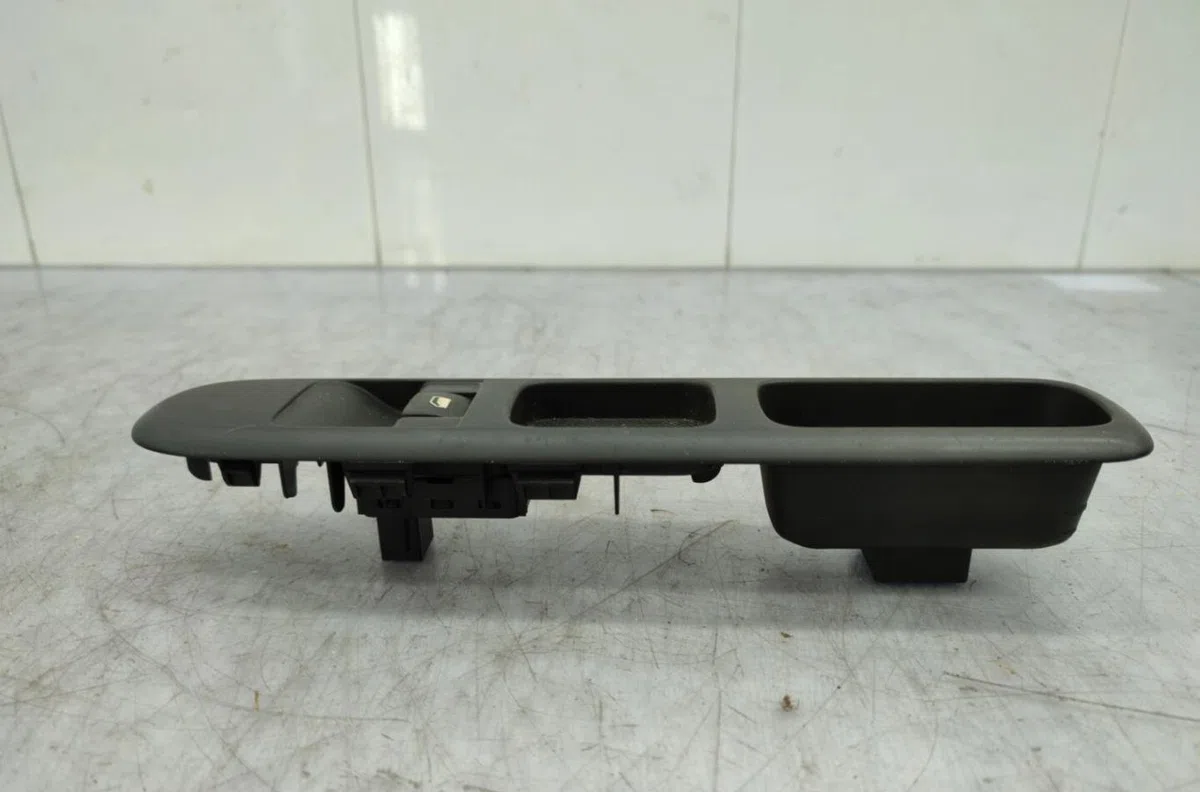 Commande lève-glace porte avant droite PEUGEOT 5008 1 PHASE 1 occasion — photo 4