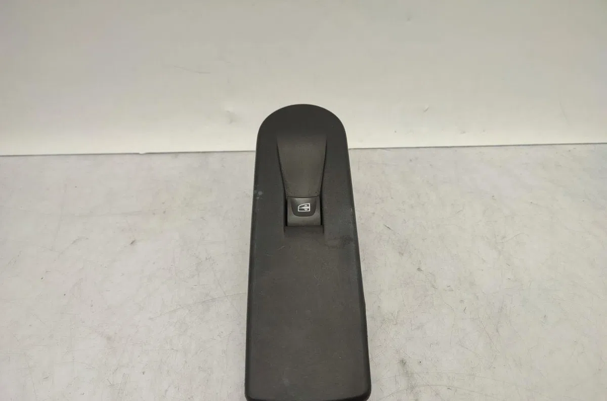 Commande lève-glace porte avant droite RENAULT CAPTUR 1 PHASE 1 occasion — photo 3