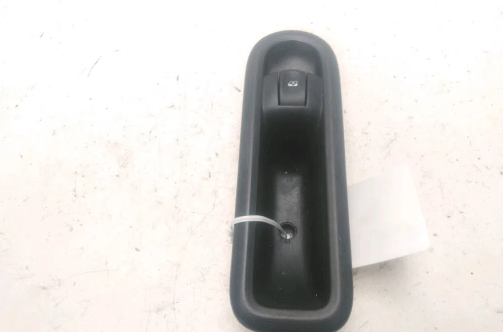 Commande lève-glace porte avant droite RENAULT CLIO 2010 occasion — photo 2