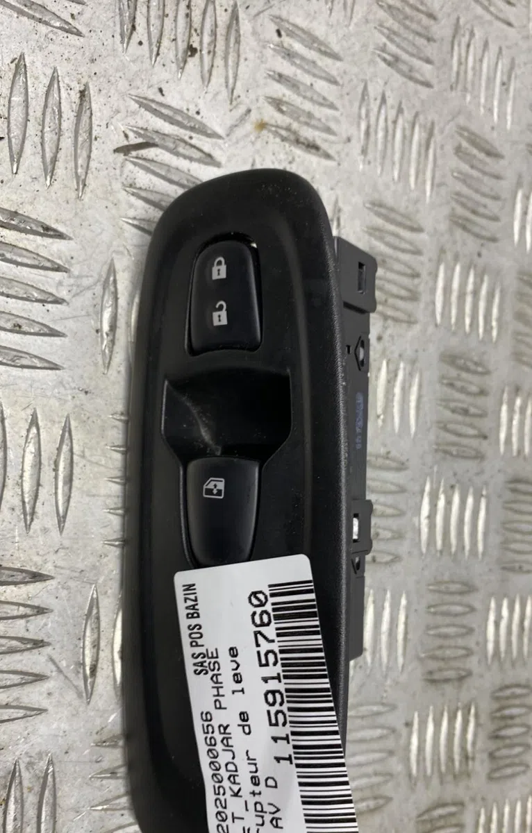 Commande lève-glace porte avant droite RENAULT KADJAR PHASE 1 occasion — photo 2