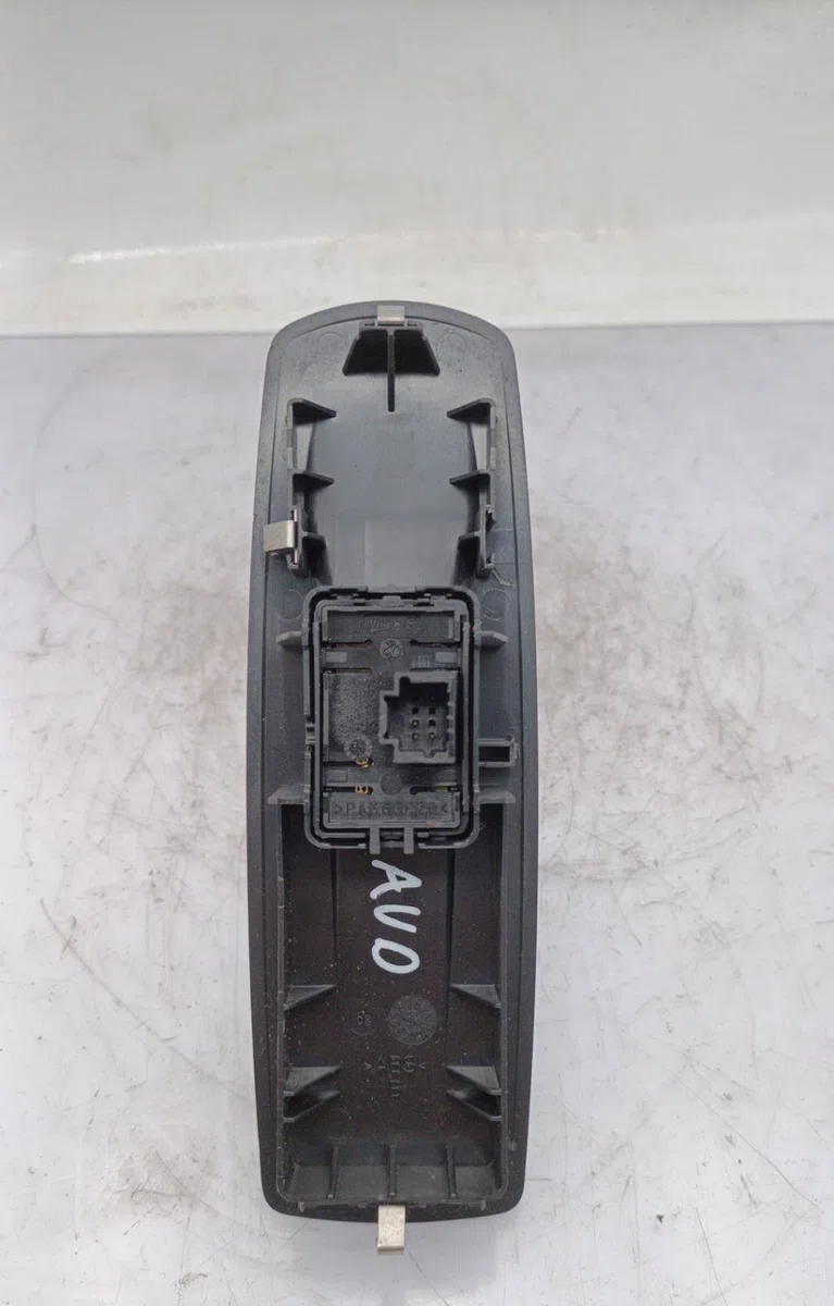 Commande lève-glace porte avant droite RENAULT MEGANE 3 PHASE 1 occasion