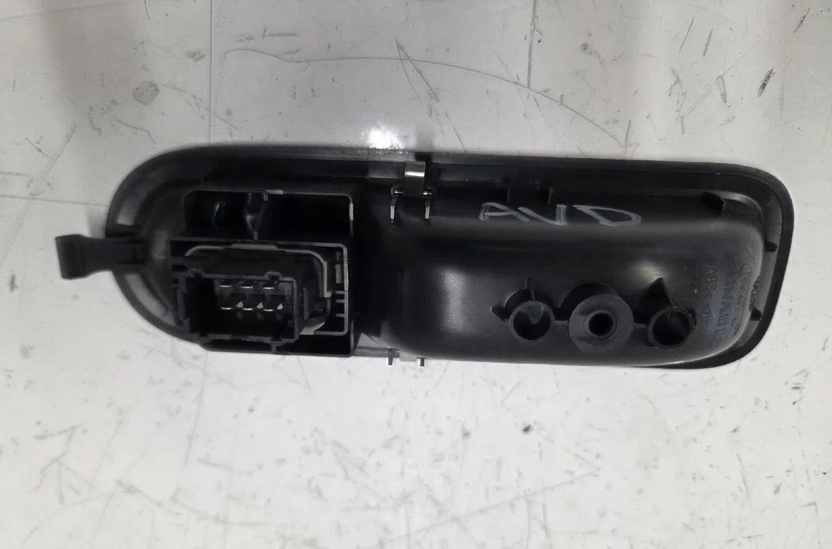 Commande lève-glace porte avant droite RENAULT TWINGO 2 PHASE 1 occasion — photo 2