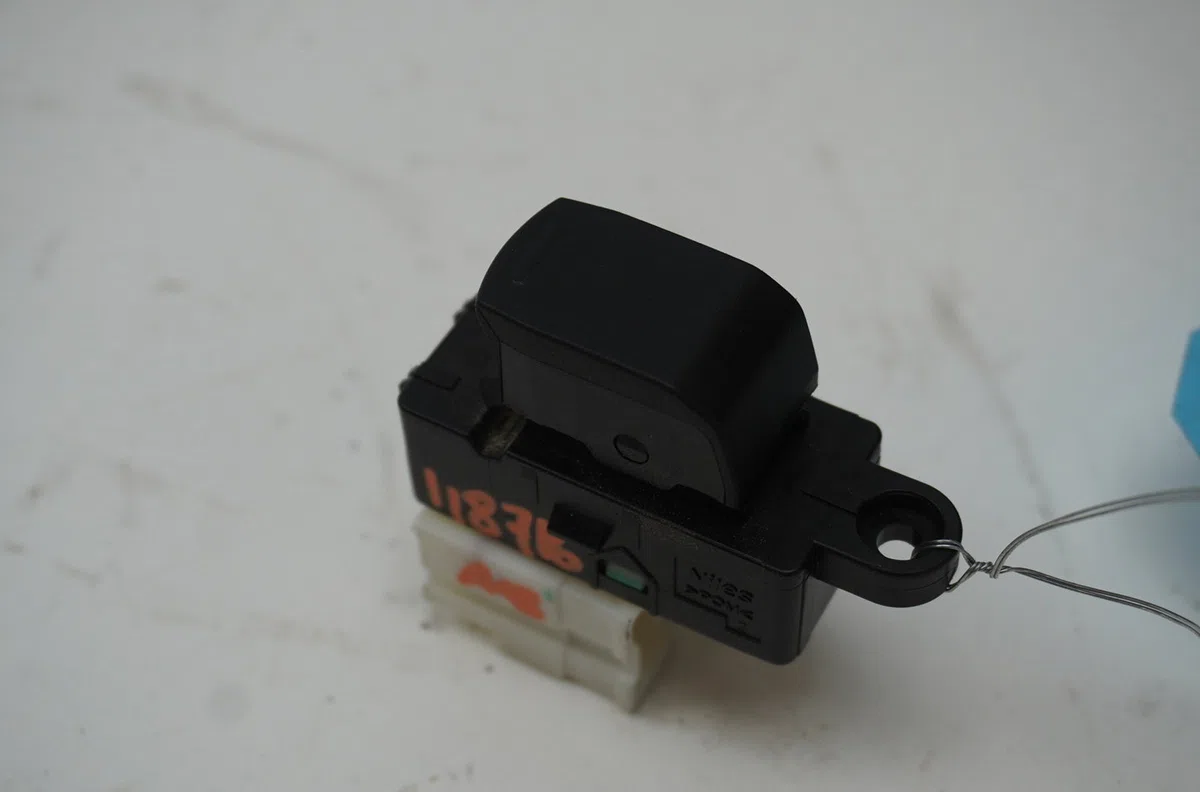 Commande lève-glace porte avant droite Suzuki VITARA (LY) 1.6 allgrip (apk 416) (2015) occasion — photo 2